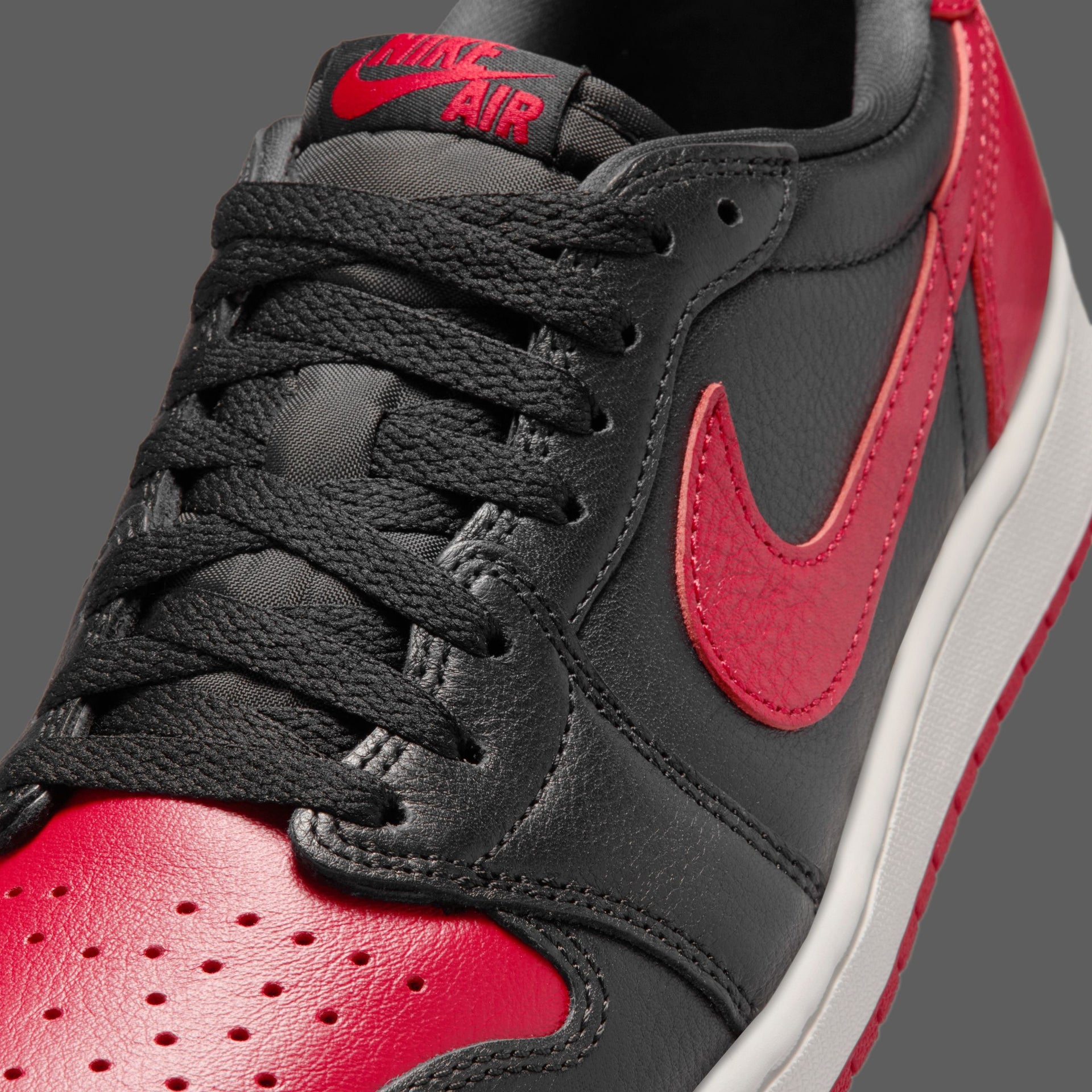 Air Jordan 1 Retro Low OG "Banned"